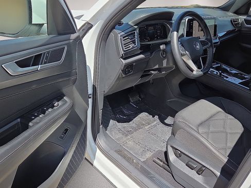 Used 2025 Volkswagen Atlas Cross Sport SE FWD image 21
