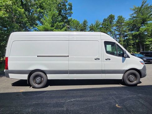 Used 2025 Mercedes-Benz Sprinter 2500 image 6
