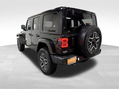Certified 2025 Jeep Wrangler Unlimited Sahara AWD/4WD image 12