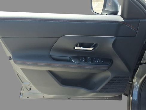 Certified 2025 Nissan Kicks SR w/ SR Premium Package AWD/4WD image 16