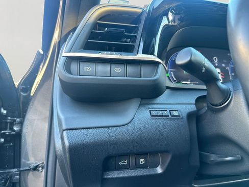 Used 2023 Toyota Crown XLE image 13