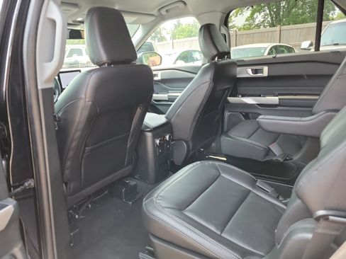 Used 2023 Ford Explorer Limited w/ Equipment Group 301A AWD/4WD image 16