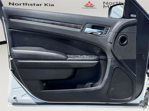 Used 2022 Chrysler 300 Touring L w/ Comfort Group image 21