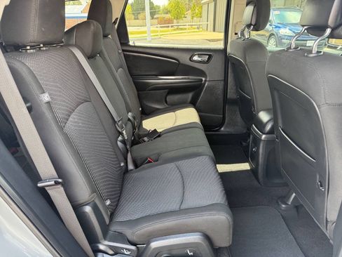 Used 2020 Dodge Journey SE w/ SE Popular Equipment Group FWD image 22