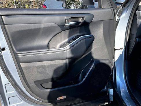 Certified 2023 Toyota Highlander XLE image 21