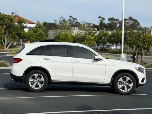 Used 2018 Mercedes-Benz GLC 300 4MATIC image 2