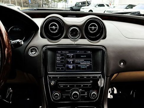 Used 2014 Jaguar XJ AWD image 17