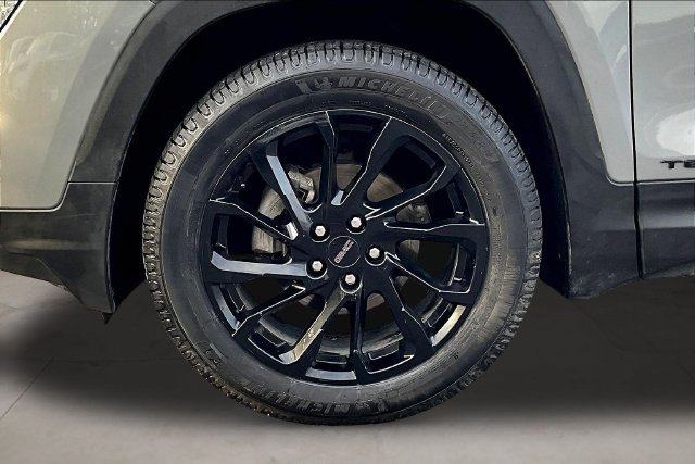 Used 2024 GMC Terrain SLE w/ Driver Convenience Package AWD/4WD image 35