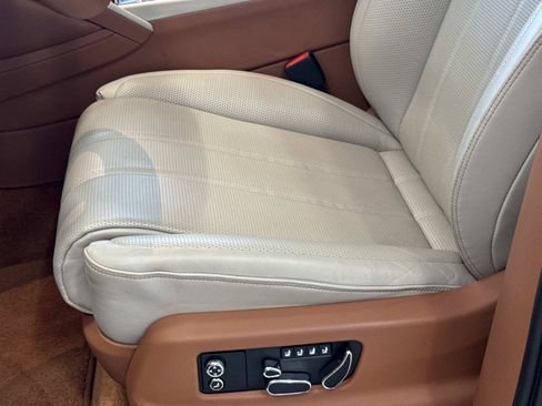 Used 2023 Bentley Bentayga Extended Wheelbase AWD/4WD image 12
