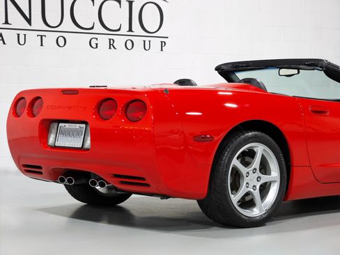 Used 2004 Chevrolet Corvette Convertible w/ Preferred Equipment Group RWD image 22