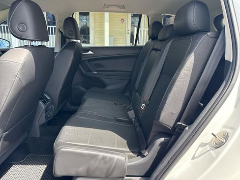 Used 2018 Volkswagen Tiguan SE w/ 18" Alloy Wheels Package image 23