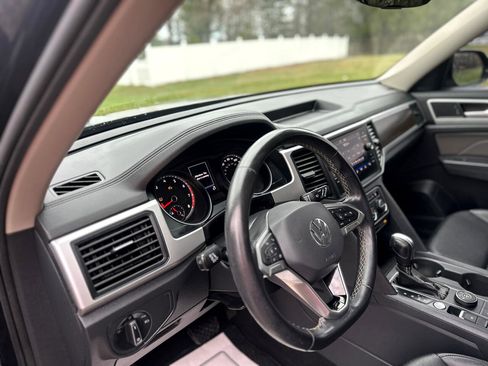 Used 2021 Volkswagen Atlas SE image 12