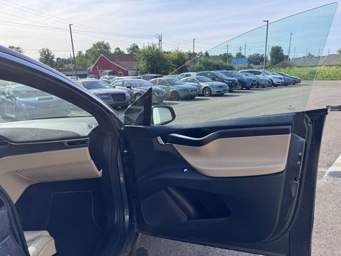 Used 2016 Tesla Model X 90D AWD/4WD image 17