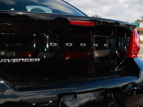 Used 2014 Dodge Avenger SE image 39