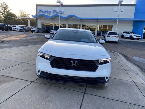 Used 2024 Honda Accord EX image 3