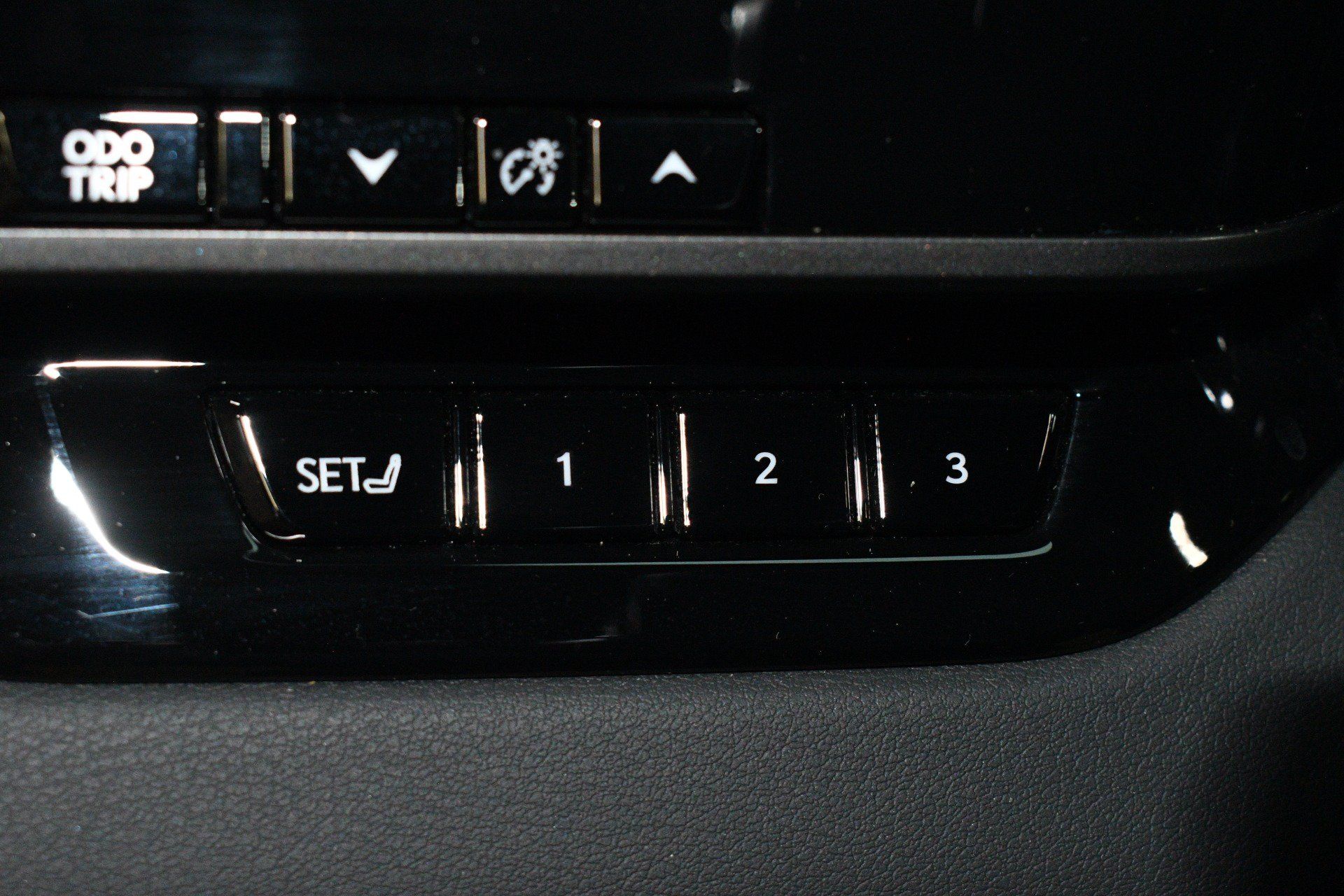 Used 2025 Lexus RX 350 Premium w/ Convenience Package FWD image 39
