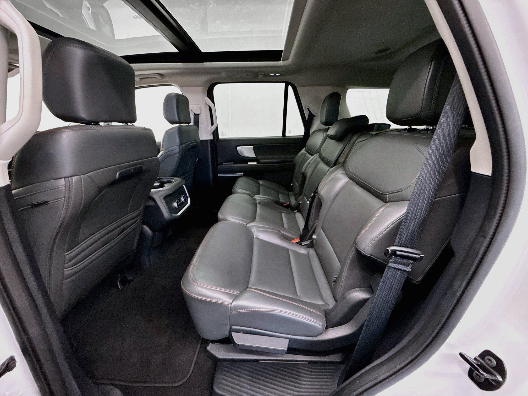 Used 2025 Ford Expedition Active AWD/4WD image 30