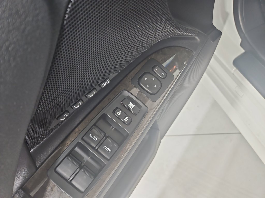 Used 2011 Lexus IS 250C w/ Luxury Pkg RWD image 12