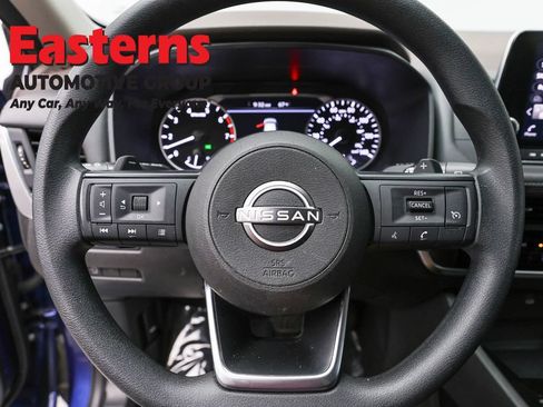 Used 2023 Nissan Rogue S AWD/4WD image 10