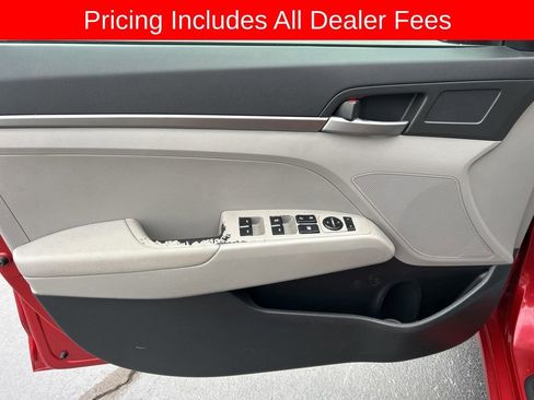 Used 2017 Hyundai Elantra SE FWD image 3