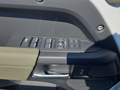 New 2026 Land Rover Defender 110 S AWD/4WD image 27