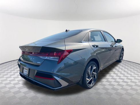 Certified 2025 Hyundai Elantra Limited image 5