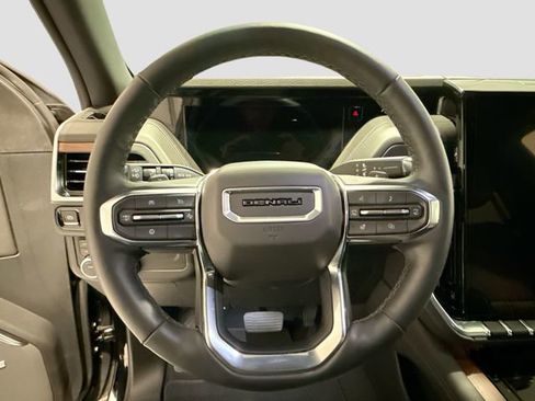 Used 2025 GMC Yukon XL Denali image 11