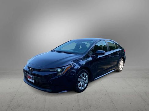 Used 2024 Toyota Corolla LE FWD image 4
