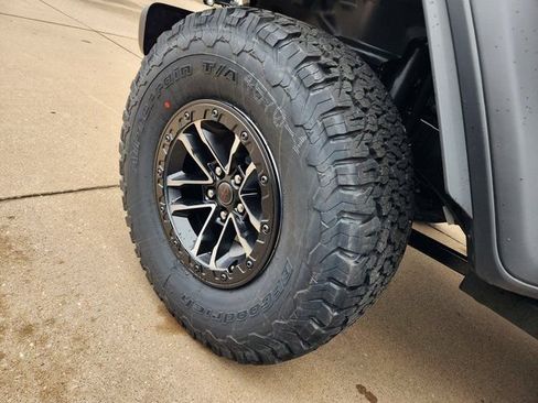 New 2025 Jeep Wrangler Unlimited Rubicon w/ XTREMEE 35" Tire Package image 22