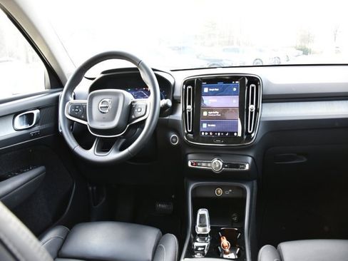 Certified 2025 Volvo XC40 B5 Plus image 18