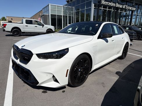 Used 2025 BMW M5 w/ Carbon Package AWD/4WD image 4