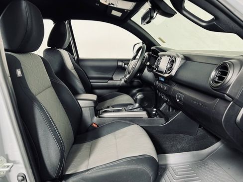 Used 2021 Toyota Tacoma TRD Sport image 18