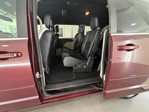 Used 2017 Dodge Grand Caravan SXT FWD image 18