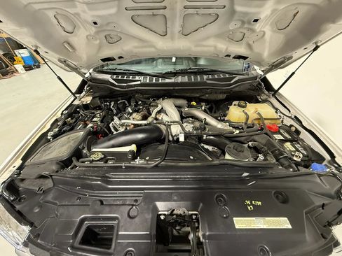 Used 2021 Ford F250 Platinum w/ FX4 Off-Road Package AWD/4WD image 19