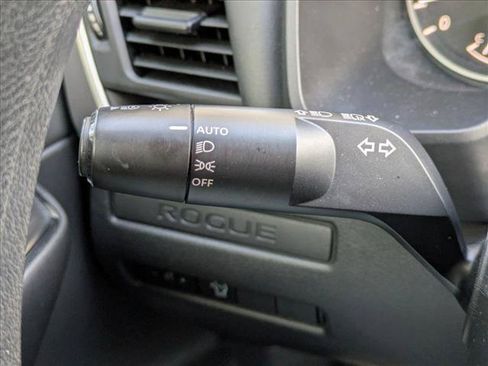 Used 2024 Nissan Rogue S FWD image 6