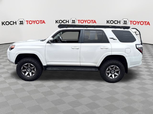 Used 2018 Toyota 4Runner TRD Off-Road AWD/4WD image 4