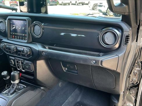 Used 2022 Jeep Gladiator Sport AWD/4WD image 11