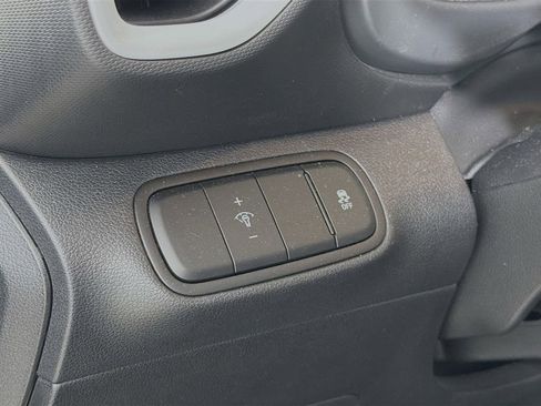 Used 2024 Hyundai Venue Limited image 12