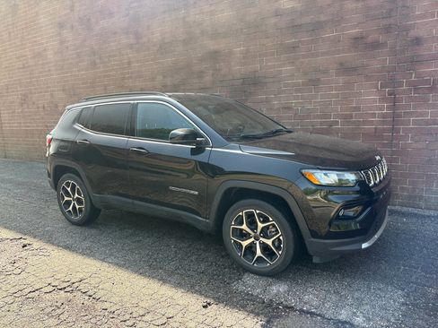 Used 2025 Jeep Compass Limited AWD/4WD image 7