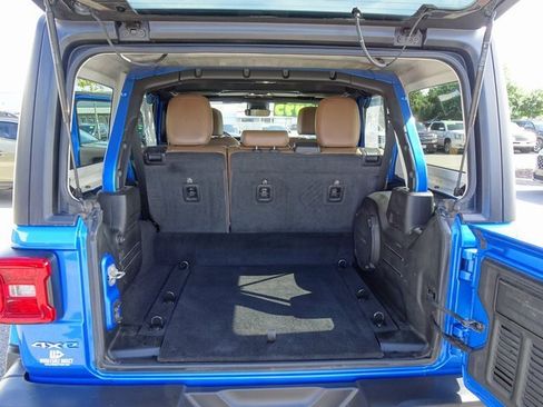 Used 2022 Jeep Wrangler Unlimited Sahara w/ Cold Weather Group image 29