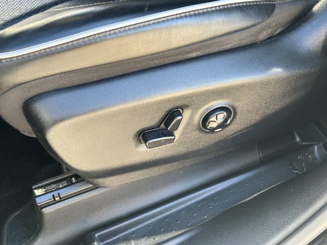 Used 2025 Chrysler Pacifica Limited FWD image 23