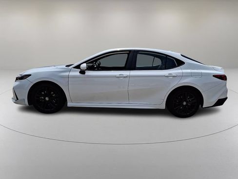 Used 2025 Toyota Camry SE FWD image 6