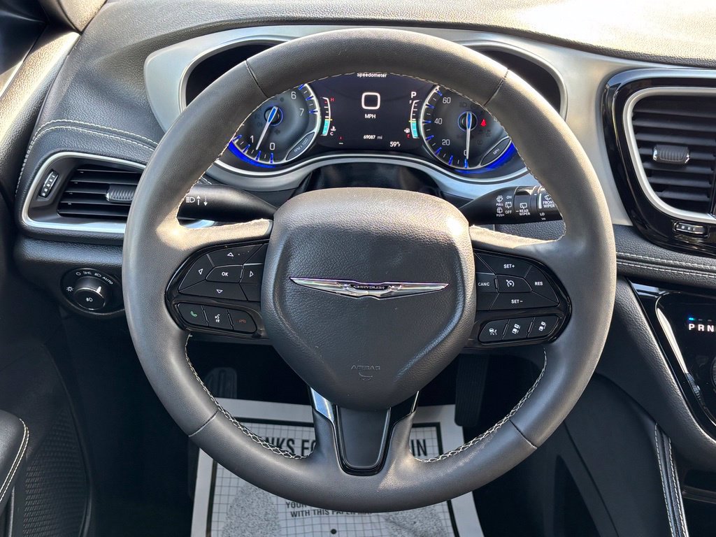 Used 2025 Chrysler Pacifica Limited FWD image 25