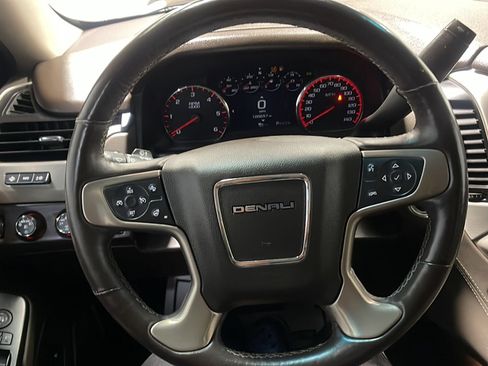 Used 2015 GMC Yukon Denali w/ Premium Package AWD/4WD image 4