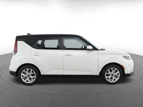 Used 2025 Kia Soul LX w/ LX Technology Package FWD image 10
