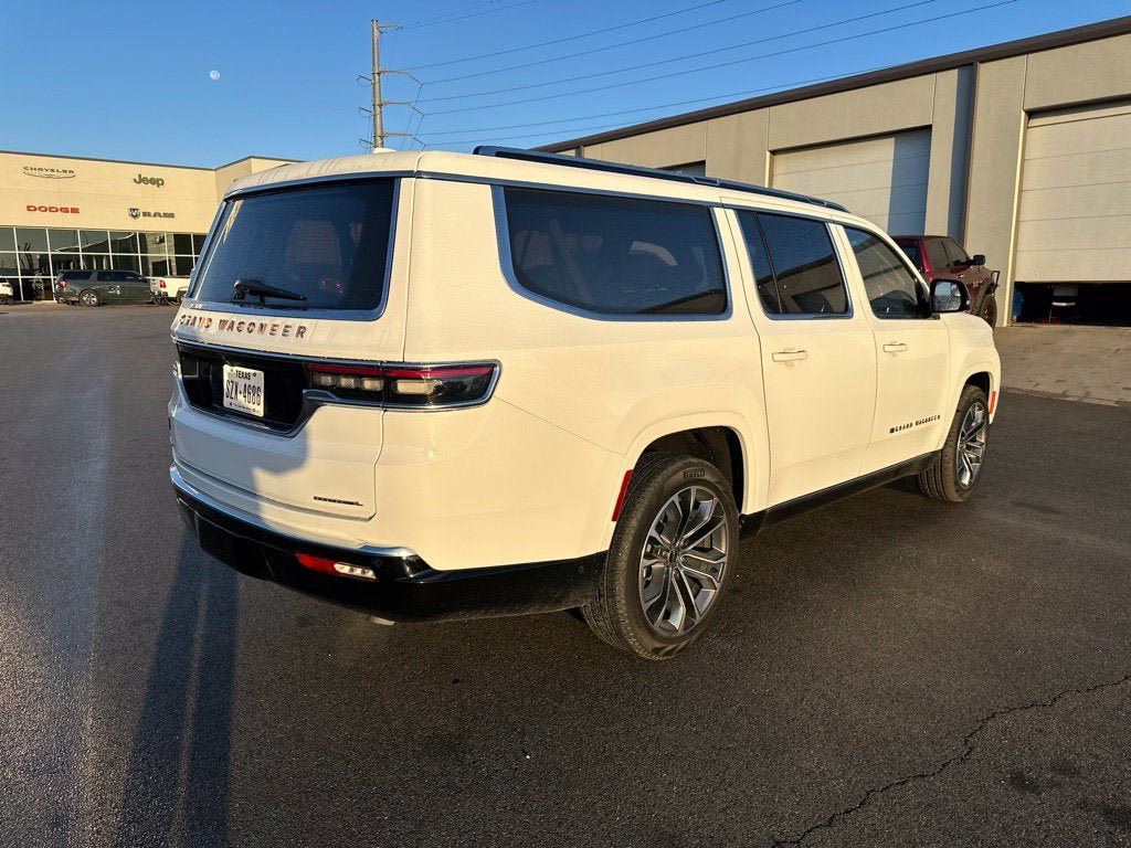 Used 2023 Jeep Grand Wagoneer L Series III AWD/4WD image 6
