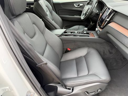 Certified 2024 Volvo XC60 T8 Plus w/ Protection Package Premier AWD/4WD image 15