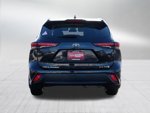 Certified 2024 Toyota Highlander XLE image 6