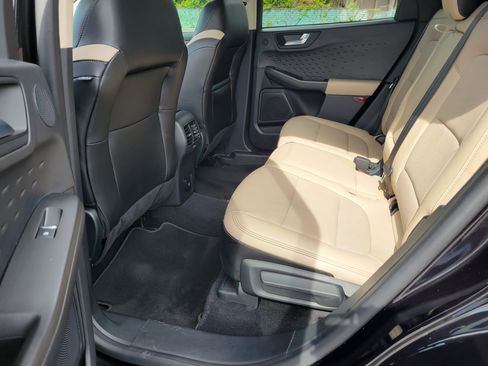 Used 2020 Ford Escape Titanium FWD image 32