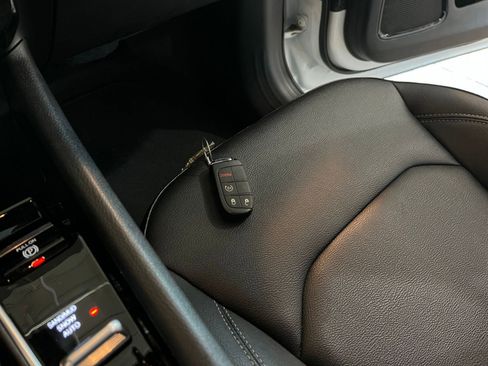 Used 2025 Jeep Compass Limited image 21